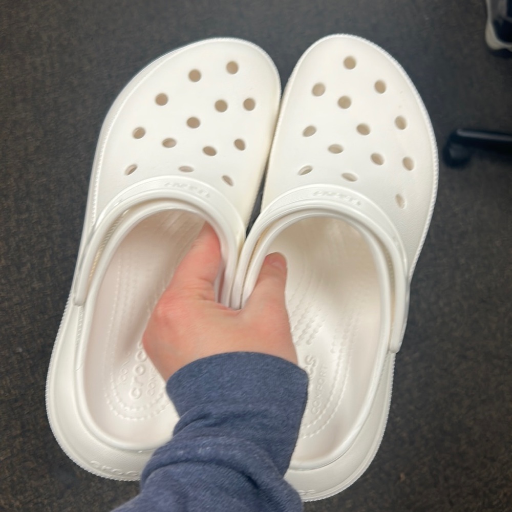White platform crocs size 9 women’s